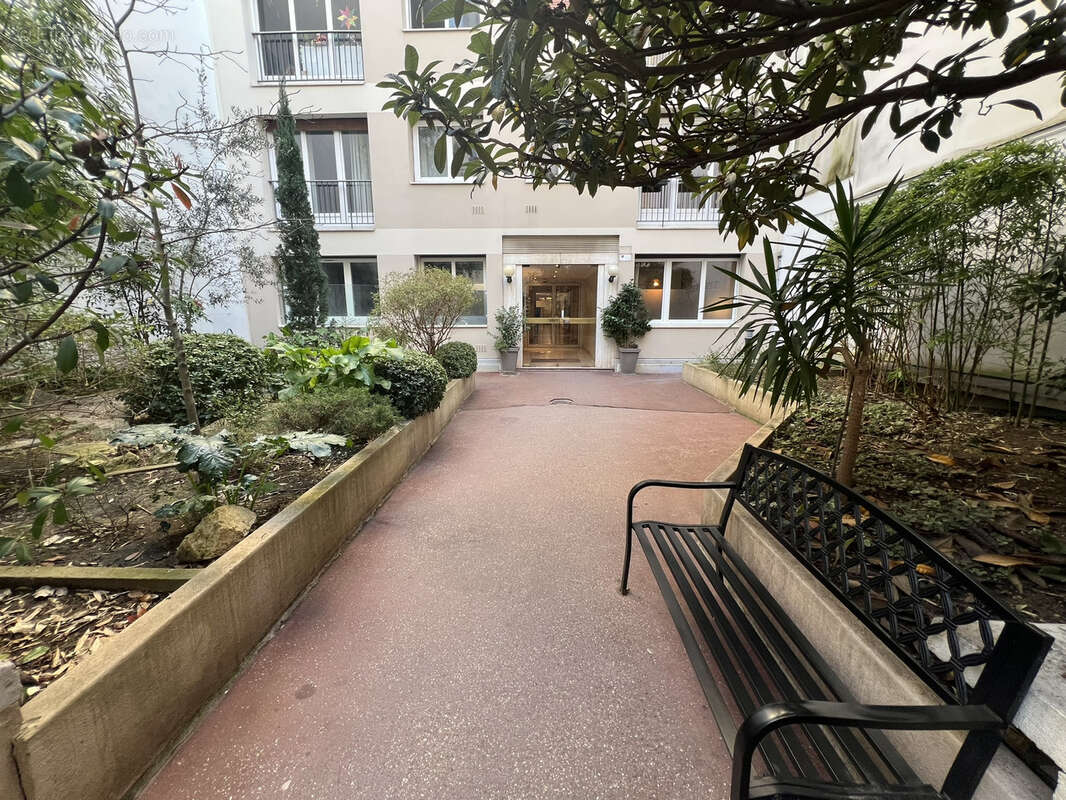 Commerce à PARIS-10E