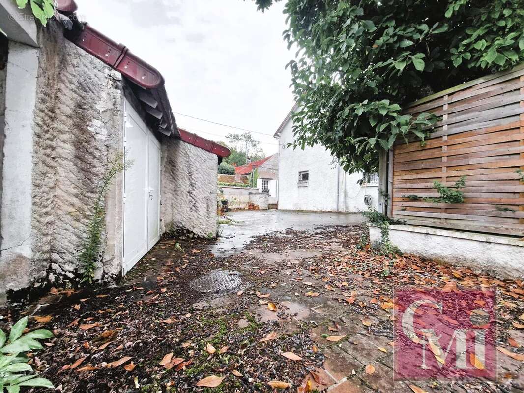 Maison à FONTENAY-LES-BRIIS