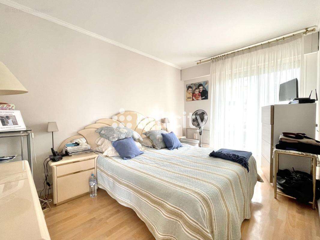 Appartement à PARIS-14E