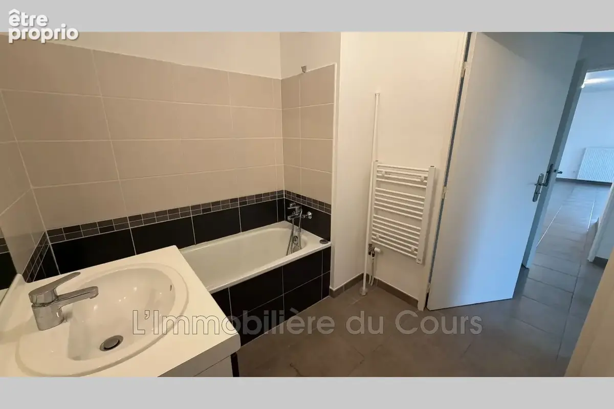 Appartement 62 m² à Marseille-9e  - photo 4