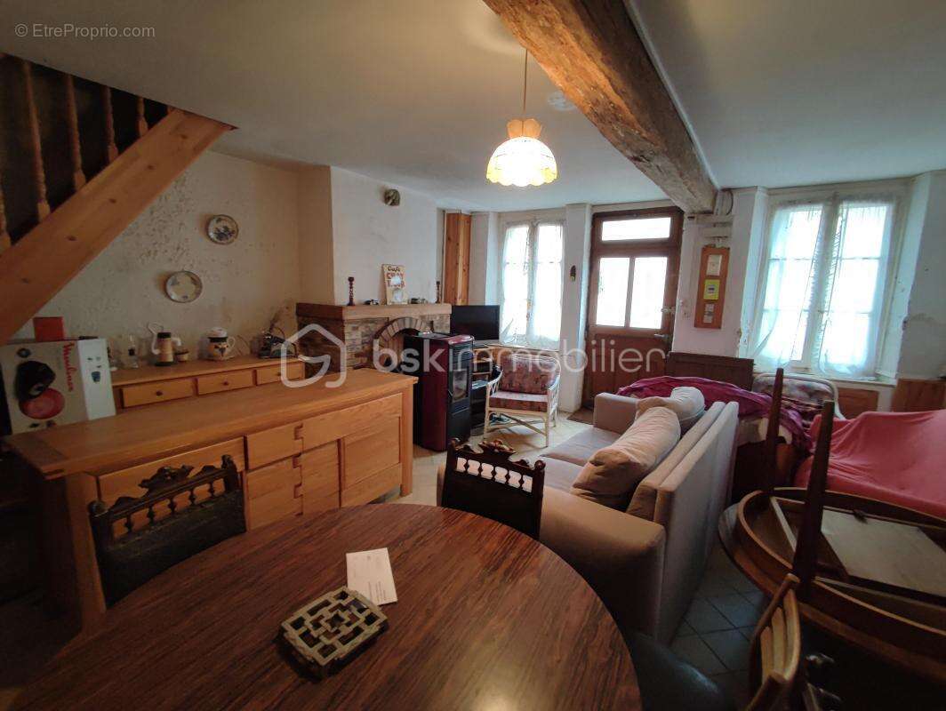 Maison à VILLENEUVE-L&#039;ARCHEVEQUE