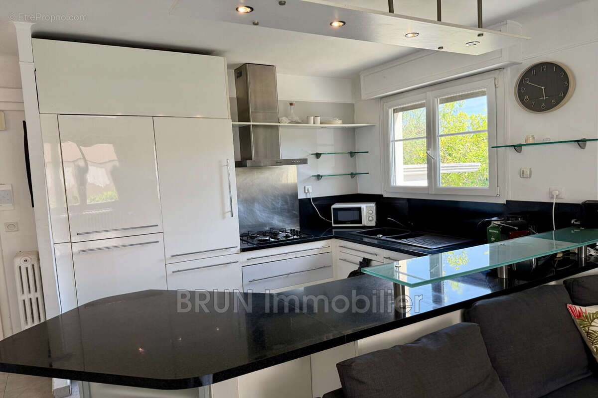 Appartement 65 m² à Antibes  - photo 3