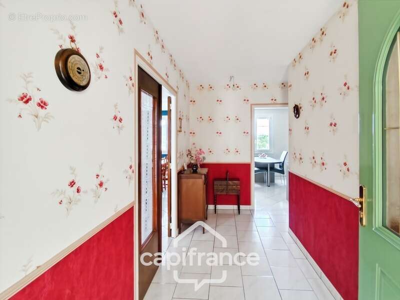 Maison à vendre 5 pièces LA CHAPELLE HUON (72)  -  Terrain 1648 m²  - - photo 9