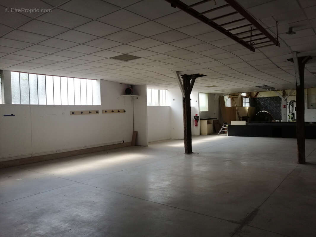 Nevers centre murs  local 900 m2 libre - photo 2