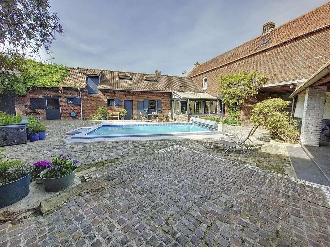 Maison à CAMPHIN-EN-CAREMBAULT