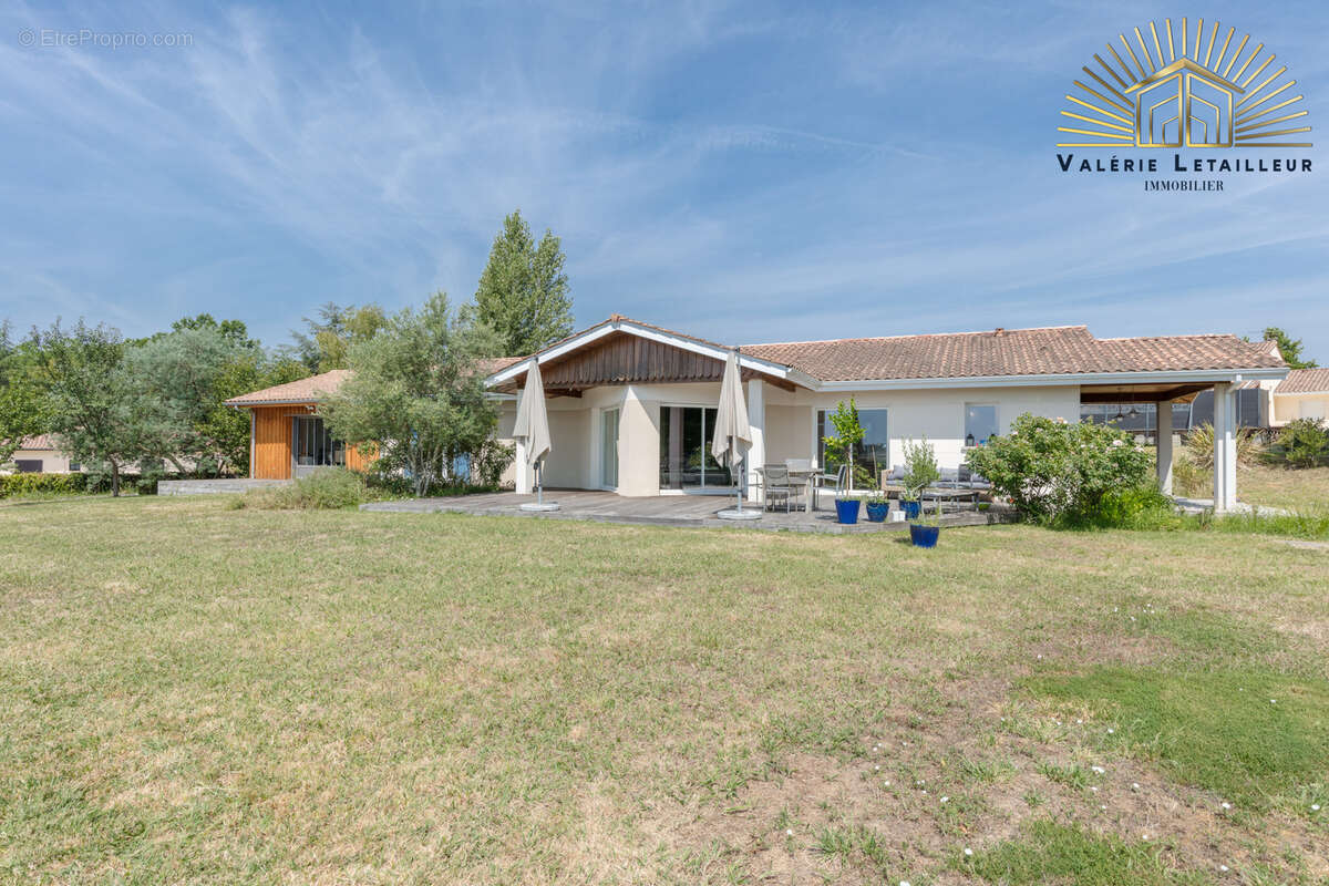Belle maison familliale dans laquelle la vue devient un art de vivre… - photo 4