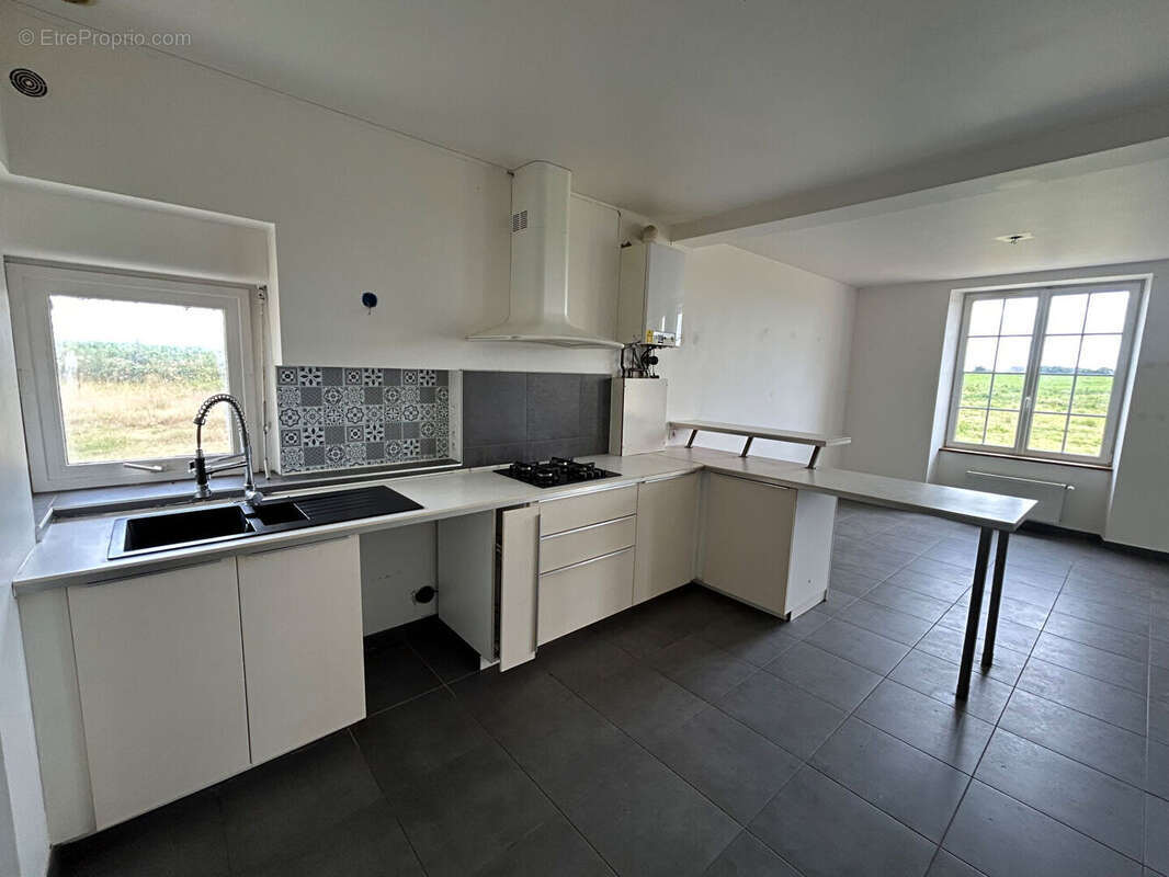 SAINT DERRIEN- Maison + hangar - 6- pièces- 91 m2 - photo 2