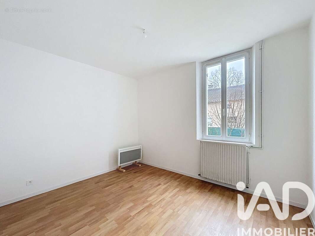 Maison 100 m² à Saint-Laurent-Des-Hommes  - photo 8