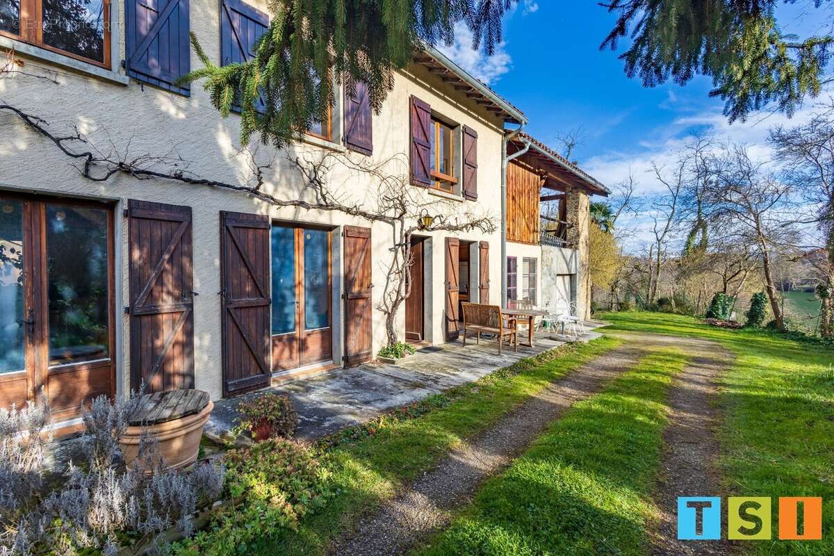 MONTEGUT-PLANTAUREL  Maison avec vue panoramique, authenticité et potentiel - photo 2