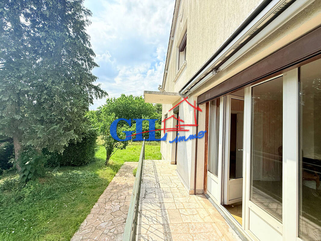 Maison à SAVIGNY-LE-TEMPLE