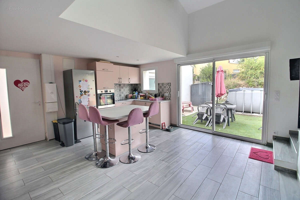 Maison à COMBAILLAUX