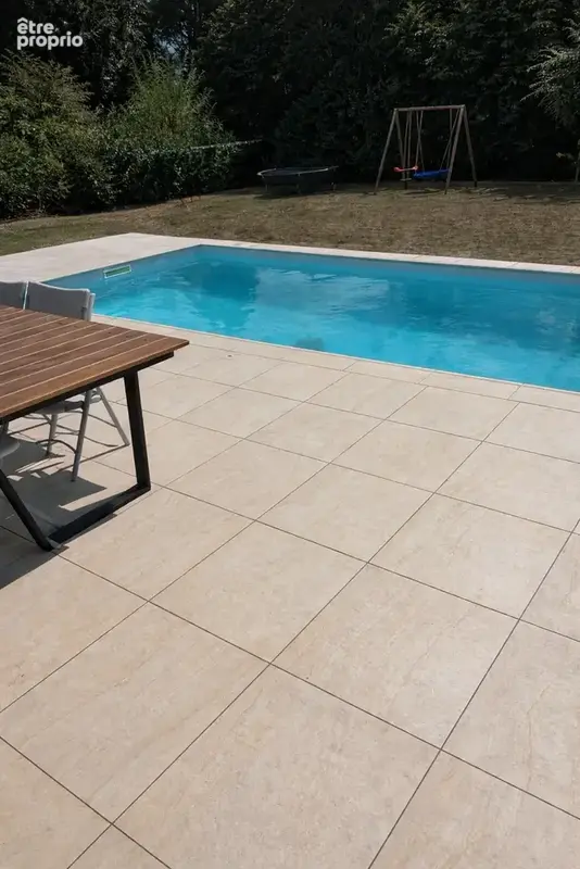 LAIGNES ( 21)  Pavillon contemporain de 1984 (130m2) avec sous-sol (100m2) sur 1700m2 de terrain avec piscine. - photo 4