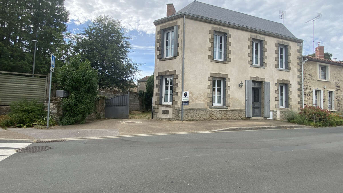 Maison à MOUCHAMPS