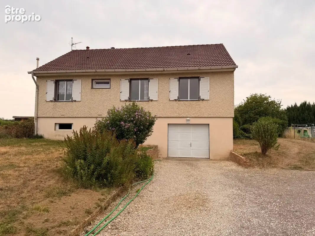 Maison à MONTMANCON