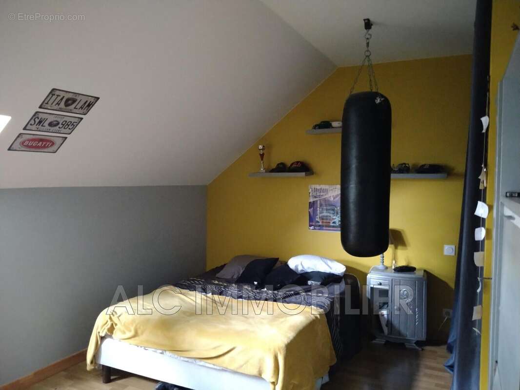 Maison à SAINT-CALAIS-DU-DESERT