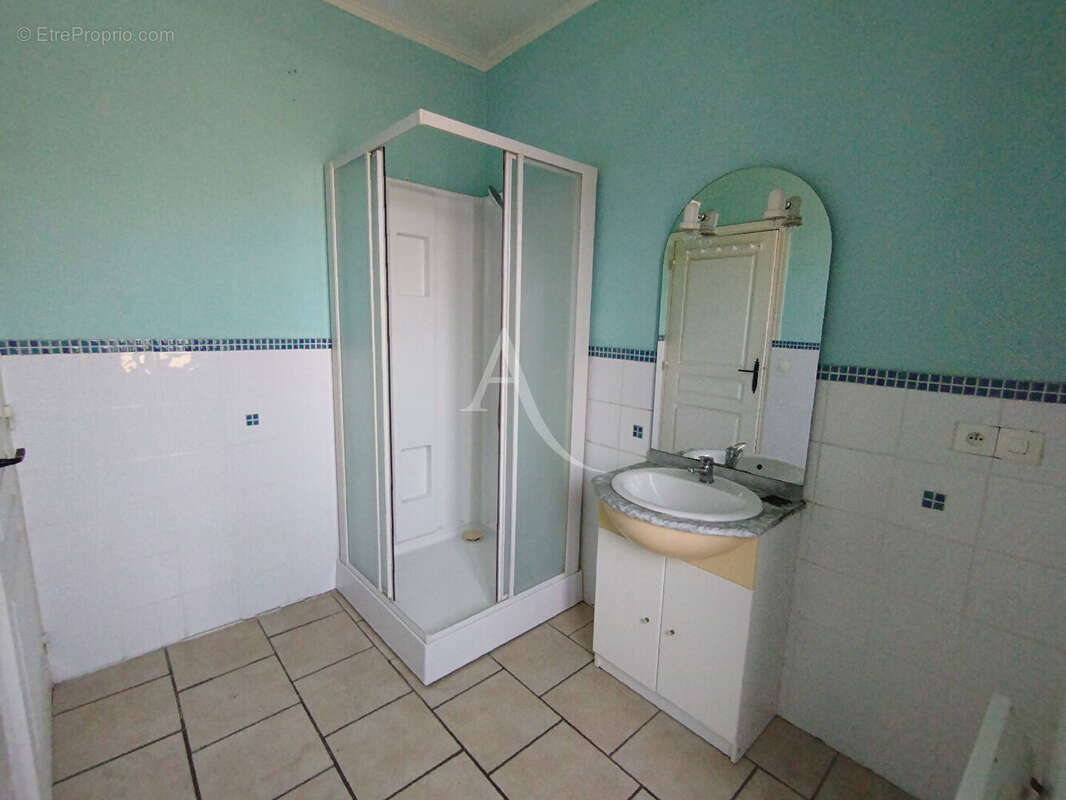 Maison à LES JUNIES