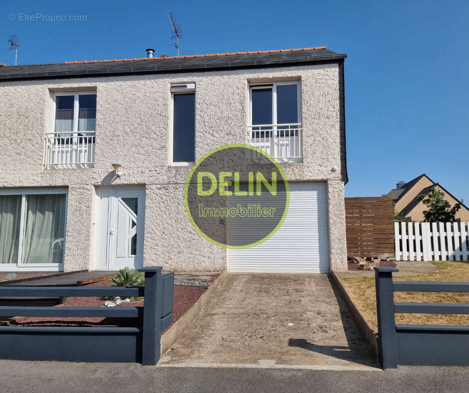 Maison à vendre à Saint-Erblon centre, 110m2, 4 chambres, terrain 548m2. - photo 2
