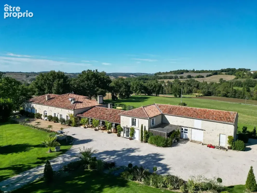 Maison élégante de style chartreuse avec maison d'amis dans un parc privé - photo 2