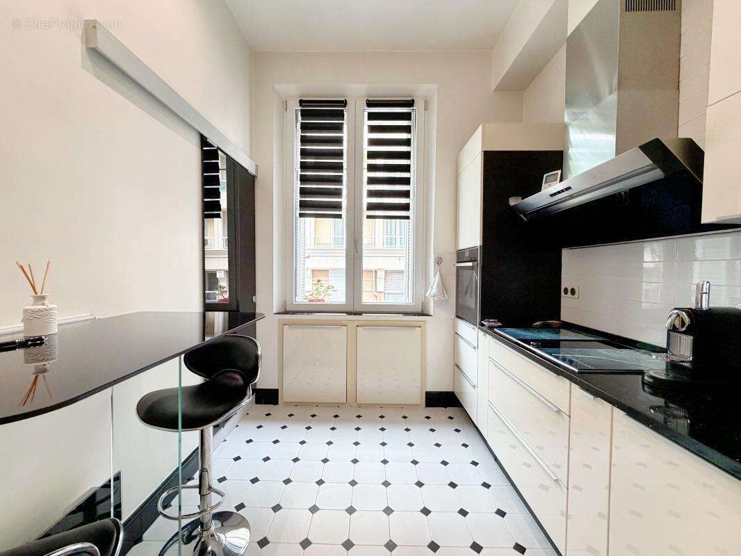 Appartement bourgeois 4P, 117 m², balcons, cave et garage – Cannes Carnot, gare à pied  - photo 12