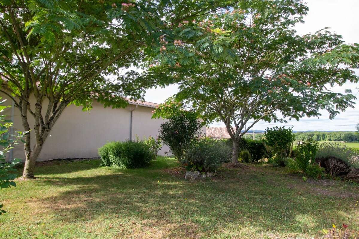 Maison à GARDES-LE-PONTAROUX