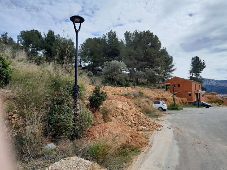 Terrain à ROQUEVAIRE