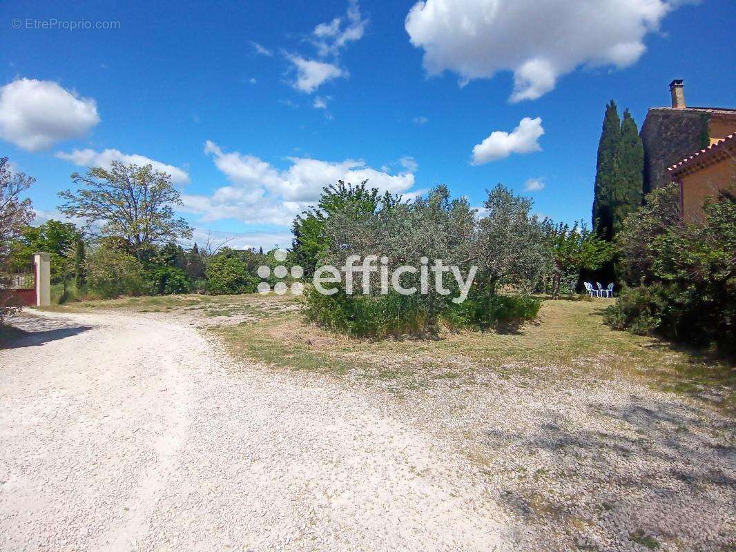 Maison à CAMARET-SUR-AIGUES