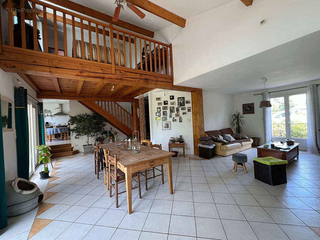 Maison 179 m² à Cisse  - photo 8