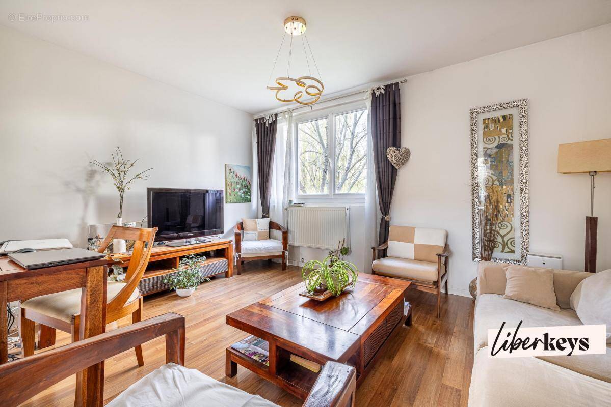 Appartement à SAINTE-GENEVIEVE-DES-BOIS