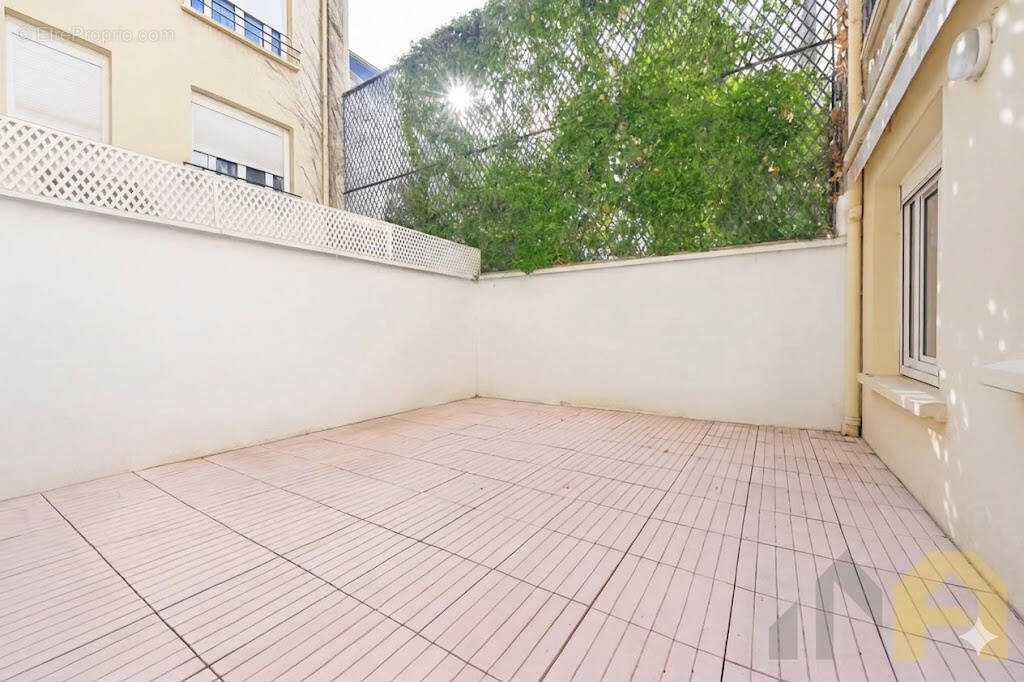 Appartement à NEUILLY-SUR-SEINE