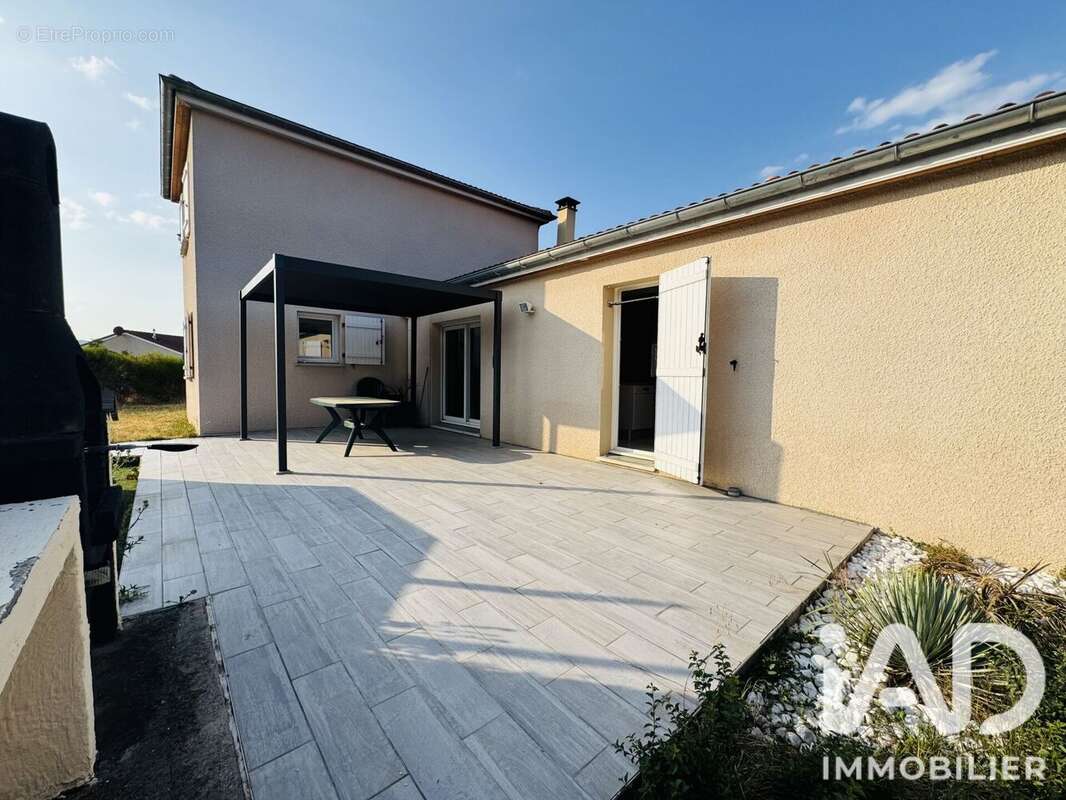 Maison 146 m² à Sainte-Agathe-La-Bouteresse  - photo 3