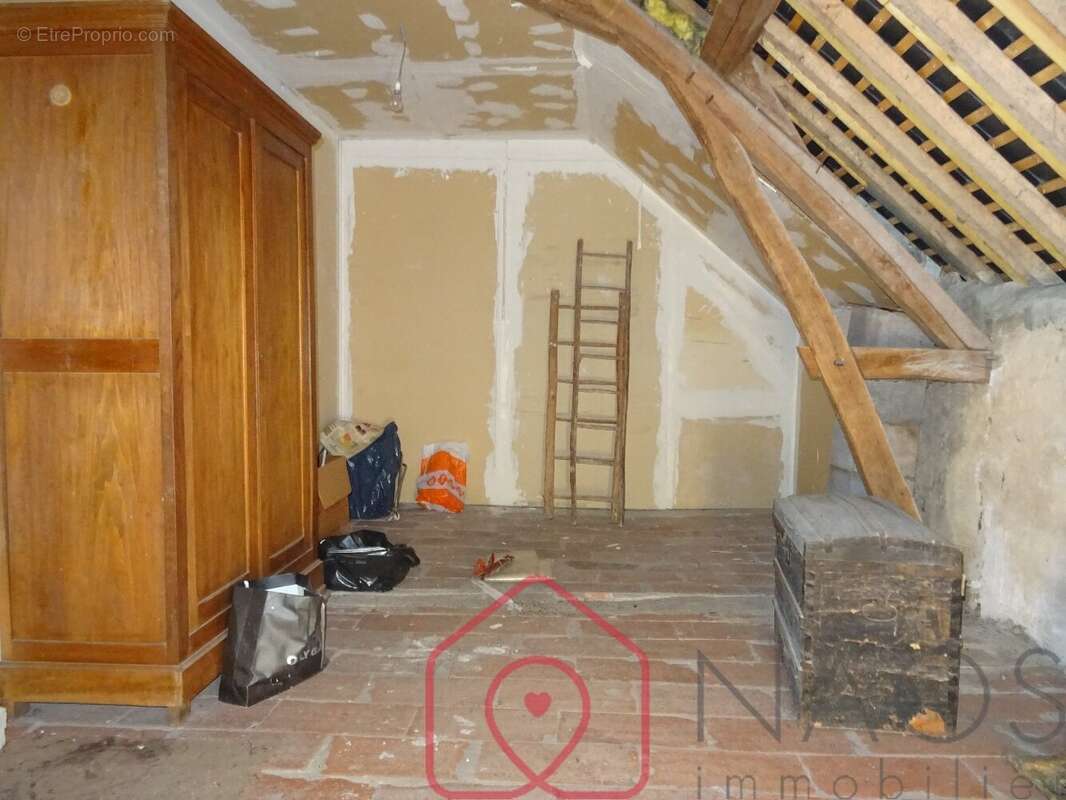 Maison à LA CHAPELLE-D&#039;ANGILLON