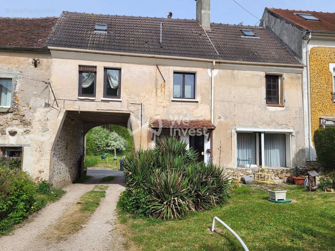 Maison à SAINT-CYR-SUR-MORIN