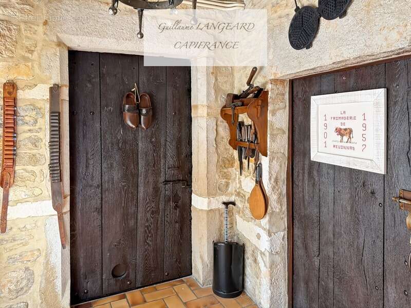 Revonnas (01250)- Ancienne Fruitière du XVIIe siècle - 247 m² de charme et d'histoire - photo 6