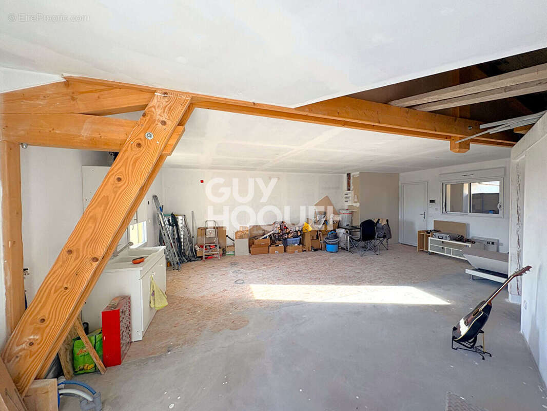 Appartement à PRECIEUX