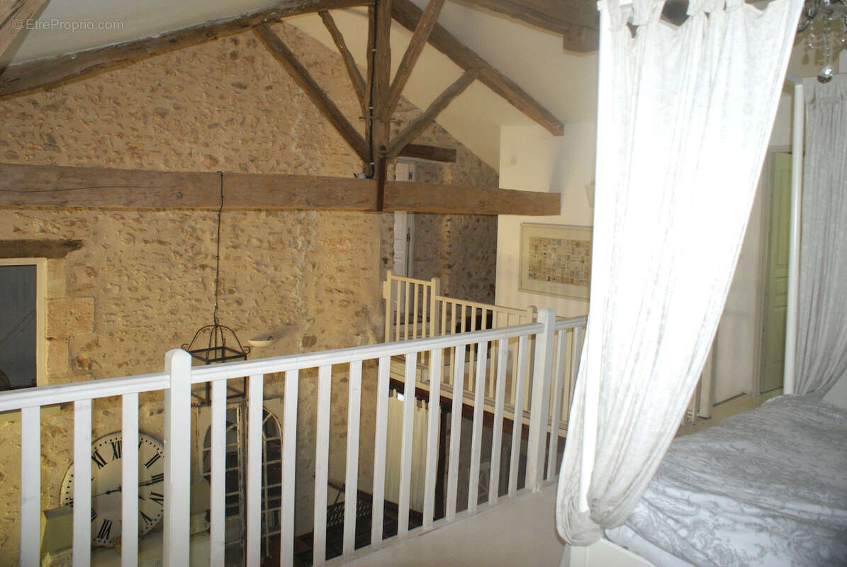 A VOIR. Belle maison en pierre de 4 chambres avec dépendances et vues sur terrain d'environ 2811m2 - photo 34