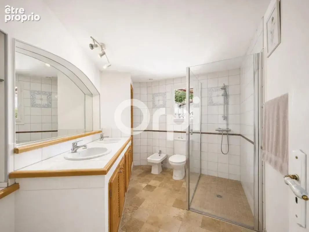 Piscine-calme-3 chambres en suite-tout à l'égout-proches commodités - photo 9