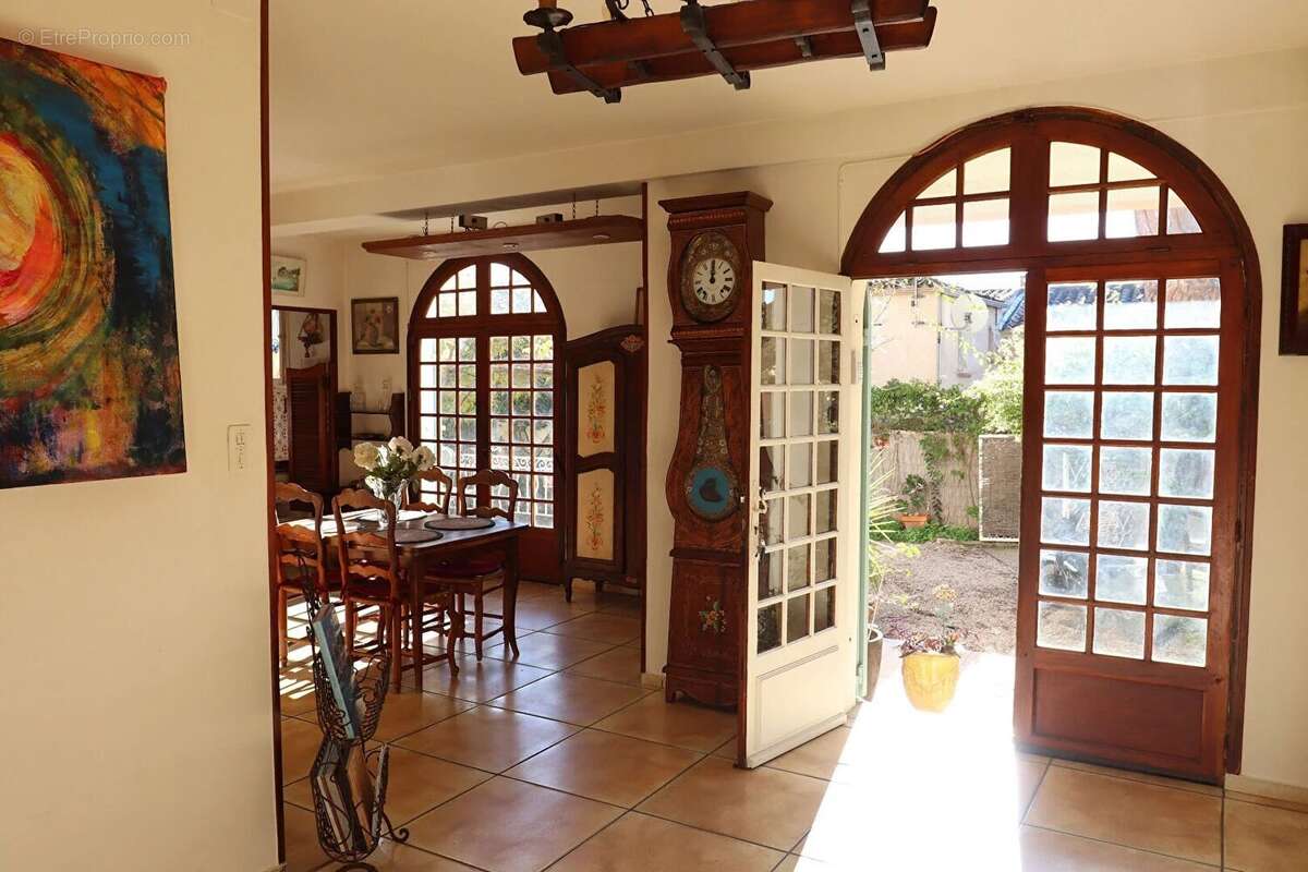 Maison à SAINT-CYR-SUR-MER