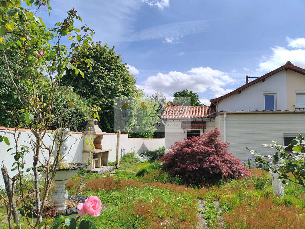 Maison à SAINTE-LUCE-SUR-LOIRE