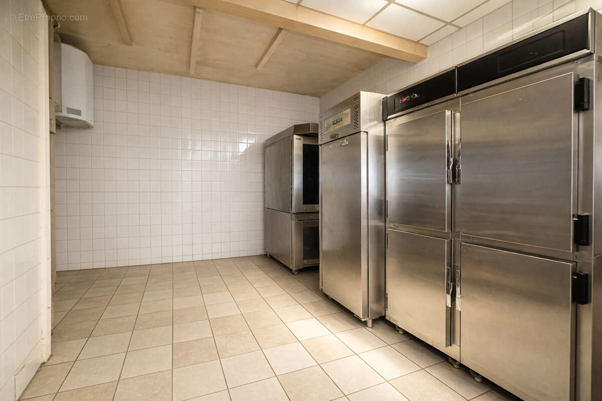 Commerce à CONDRIEU