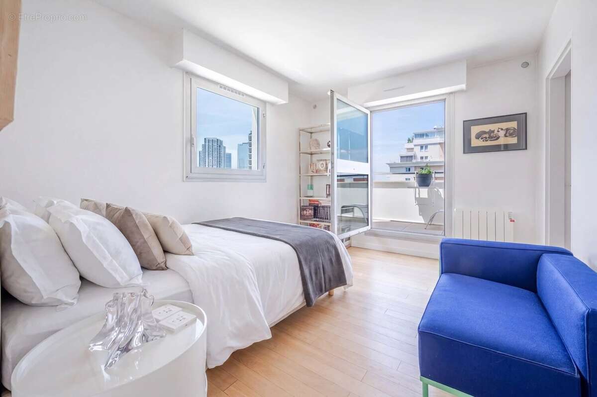 Appartement à COURBEVOIE