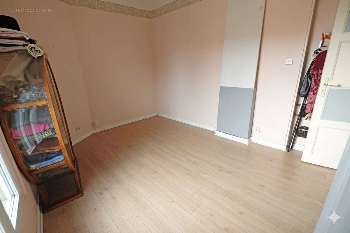 Appartement à SAINT-LAURENT-DU-VAR
