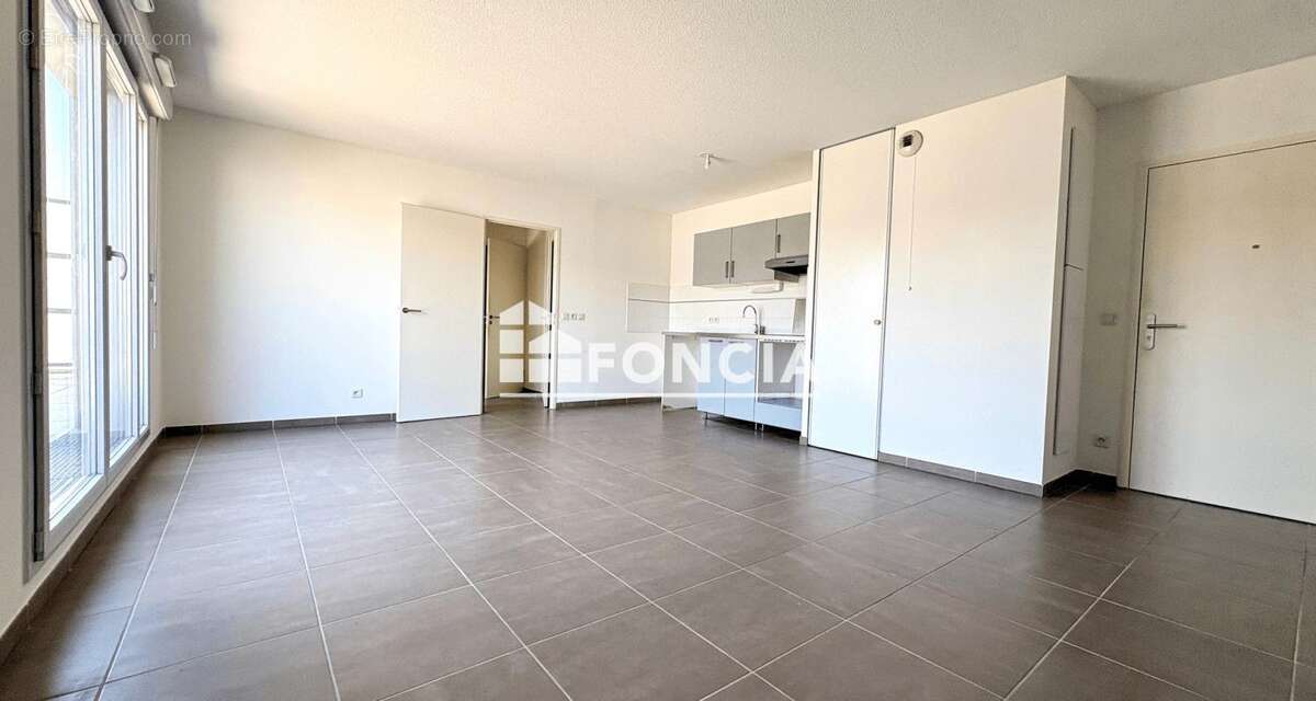 Appartement t3 avec terrasse - 61 m² - dernier étage - métro borderouge - parking inclus - photo 2