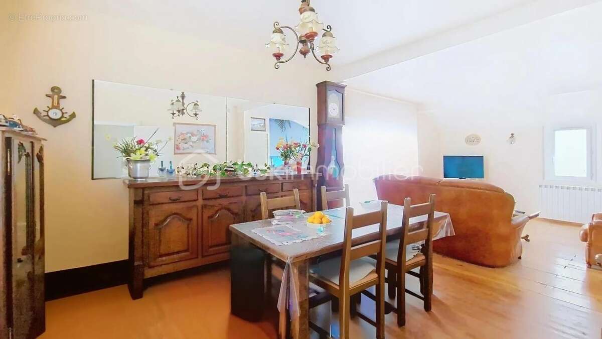 Maison à SAINT-SEURIN-DE-PRATS