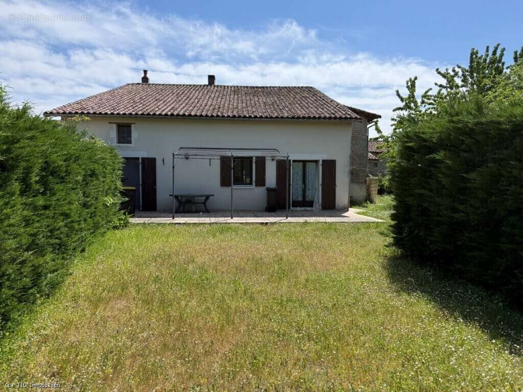 Maison à RUFFEC