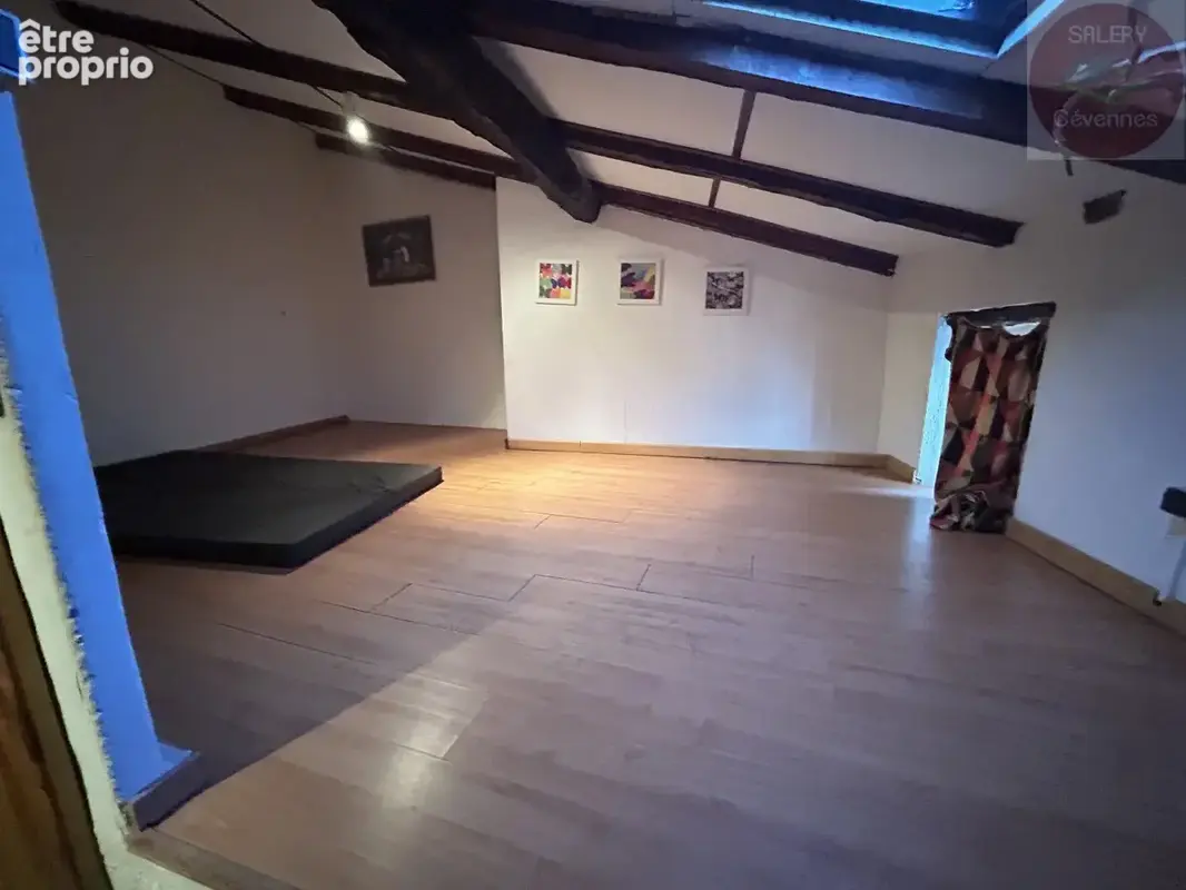 Maison de village avec local commercial loué - photo 5
