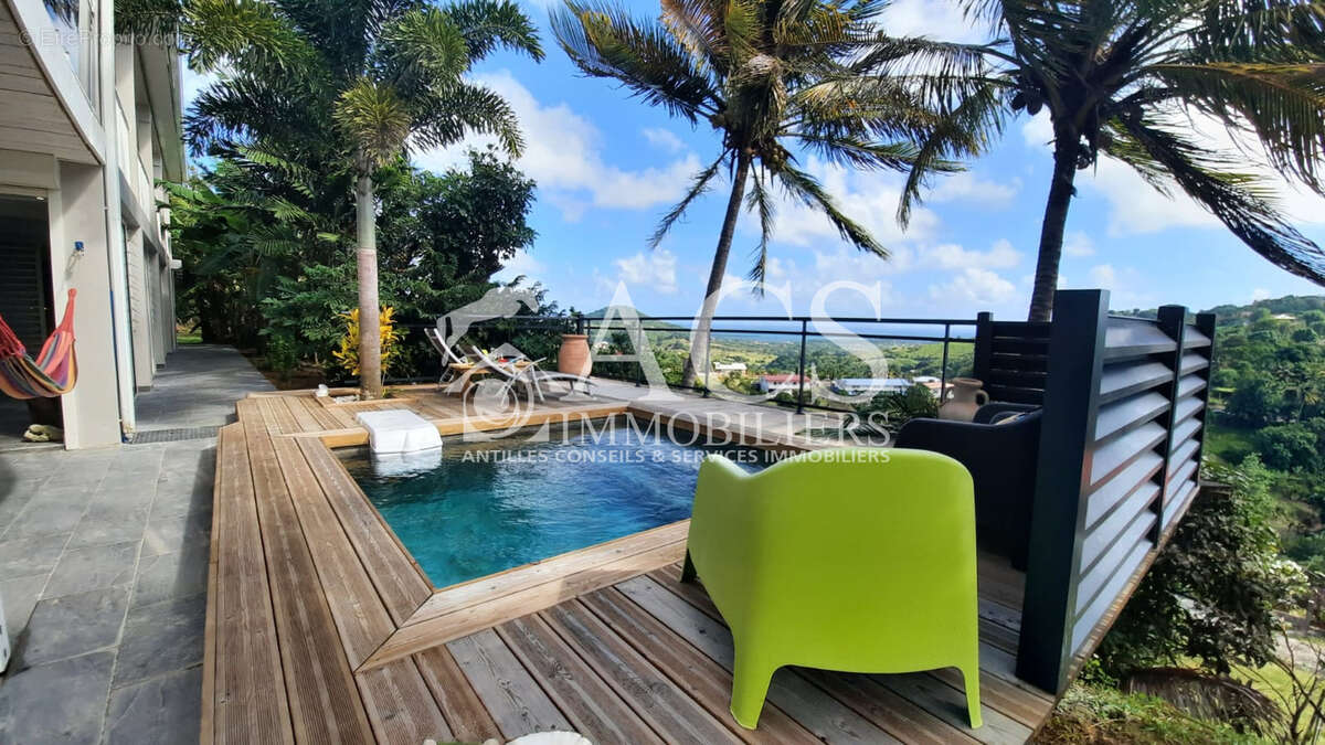 **À vendre : Superbe villa rénovée avec vue mer et campagne   Le Marin** - photo 6