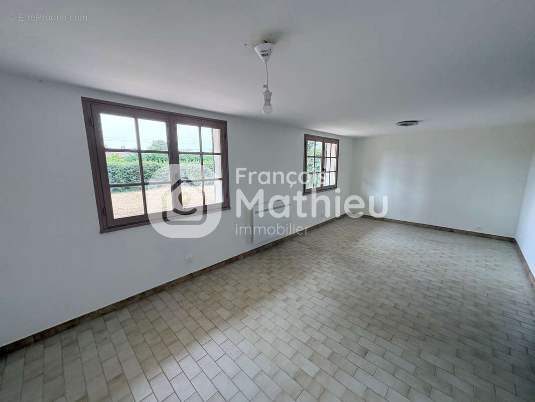 Ambérieux en Dombes : maison sus sous-sol 143m2 hab - 5 pièces + grand garage - 1 304m2 de terrain - photo 10