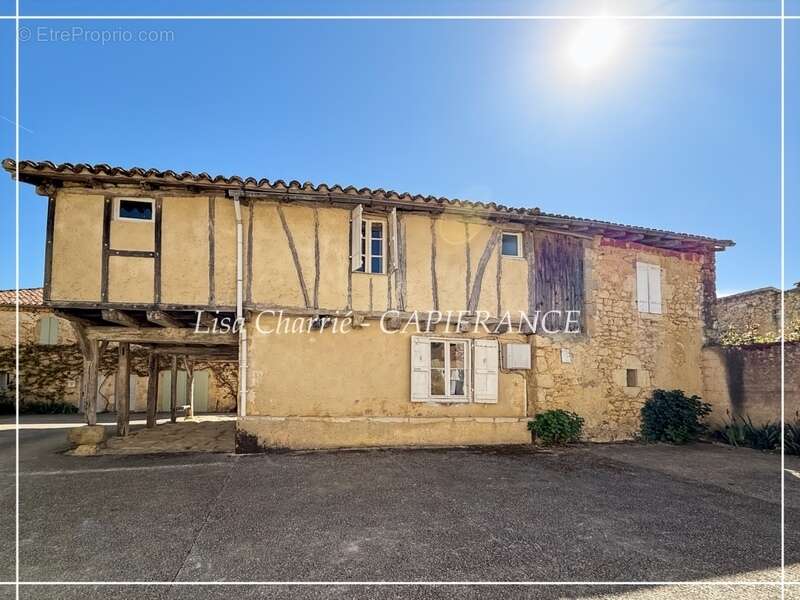 Maison à VIC-FEZENSAC