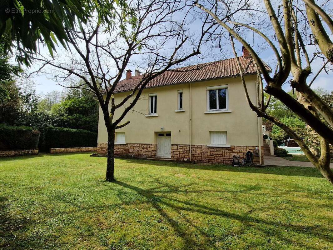 Propriété avec Maison d'habitation, Maison d'amis, Studio, Piscine, parc et jardin 7418m2 jusqu'à la rivière. - photo 14