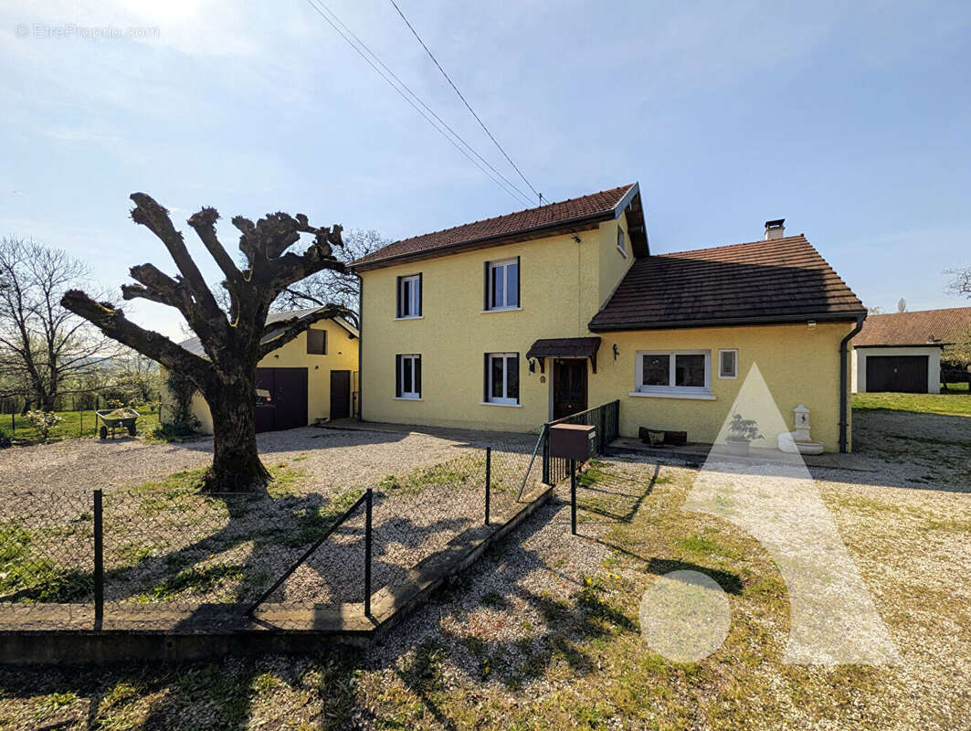 Maison à LA LOYE